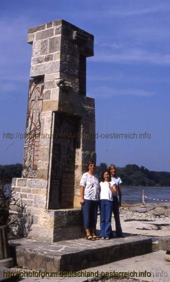 BAD DEUTSCH-ALTENBURG > Denkmal