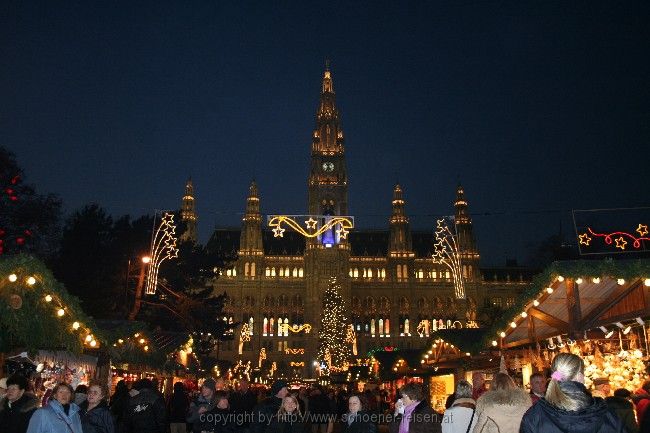 Weihnachtsmarkt vor dem Rathaus