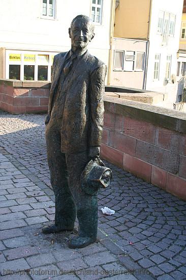 CALW > Nikolausbrücke > Bronzestatue - Hermann Hesse