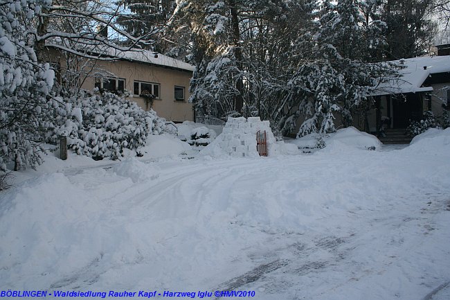 BÖBLINGEN-RAUHER KAPF > Waldsiedlung - Schneespaziergang am 26. Dezember 2010 > Iglu im Harzweg