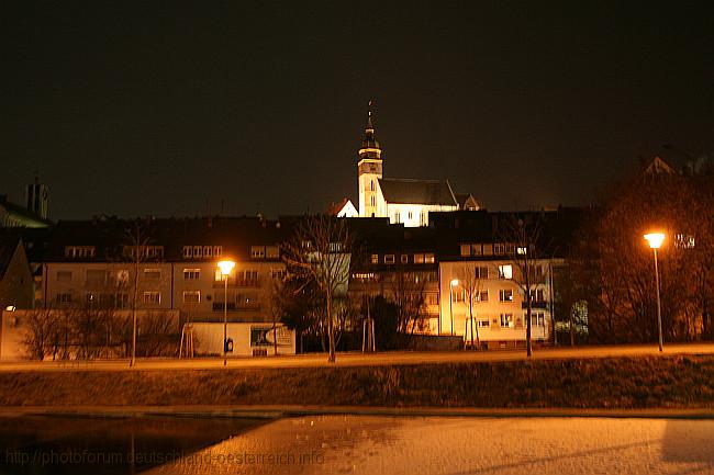 BÖBLINGEN > Nachtblick zum Schlossberg mit Stadtkirche