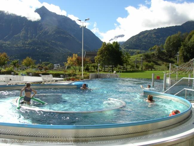 KÖTSCHACH-MAUTHEN > Schwimmbad > Blick zum Plöckenpass