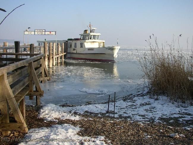 CHIEMSEE > Winter > Fraueninsel > Nordsteg >  Die Rudolf beim Anlegen