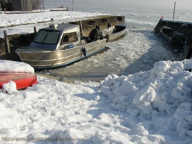 CHIEMSEE > Winter > Fraueninsel > Fischerboot