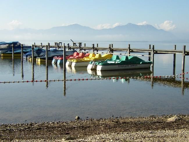 LAMBACH bei Seebruck > Bootsanlegestelle am Campingplatz