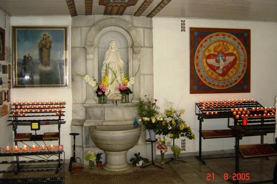 MARIA FIEBERBRÜNDL > Wallfahrtskirche - Weihwasserbrunnen