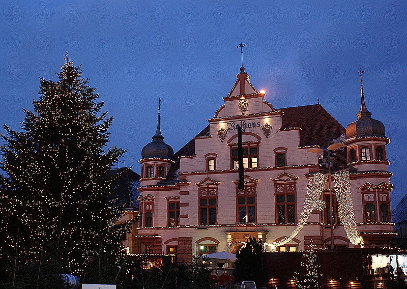 Hartberg > Rathaus bei Nacht