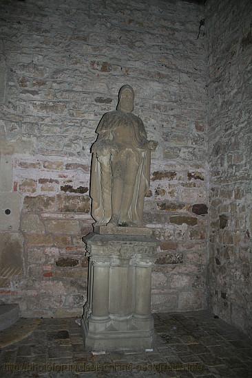 BEBENHAUSEN > Zisterzienserkloster > Neuer Bau-6 - Statue