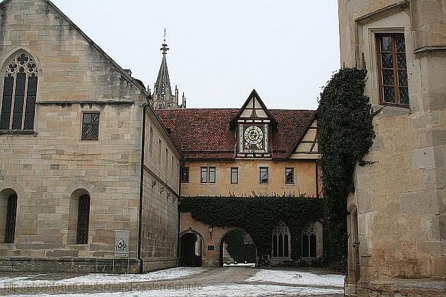 BEBENHAUSEN > Zisterzienserkloster > Uhr im Erker
