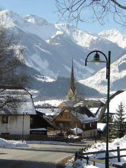 SANKT MICHAEL > Ort  > Straße zur Kirche