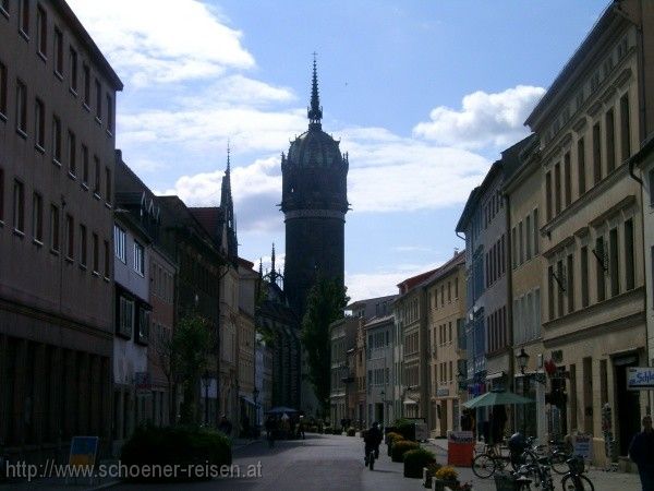 WITTENBERG > Einkaufsstraße - Blick zur Kirche