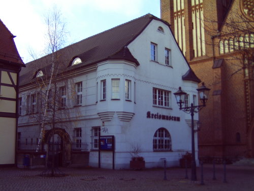 Sachsen Anhalt> Bitterfeld> rund um den Marktplatz