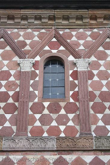 LORSCH > Karolingische Torhalle - Fenster