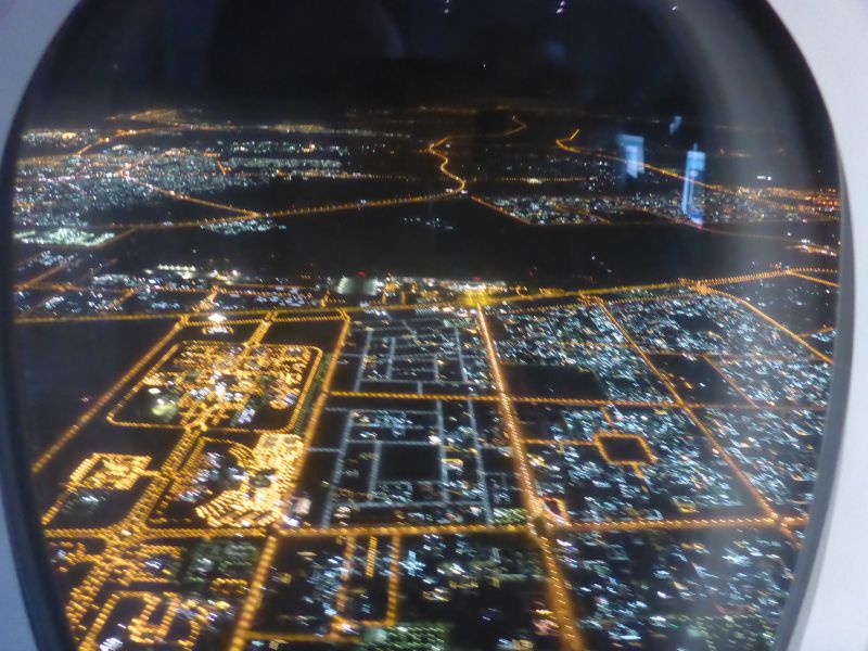 VAE:Dubai bei Nacht aus dem Flieger