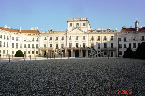 FERTŐD > Esterházy Schloss