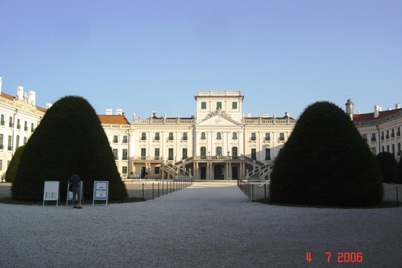 FERTŐD > Esterházy Schloss