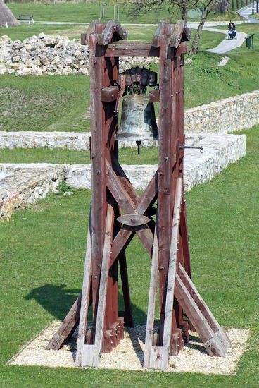 H:Ópusztaszer>Kirchenruine>Glocke