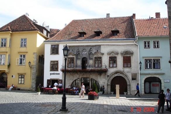 SOPRON > Gambrinus Haus > es war bis zum Ende des 15, Jahrhunderts, das Rathaus