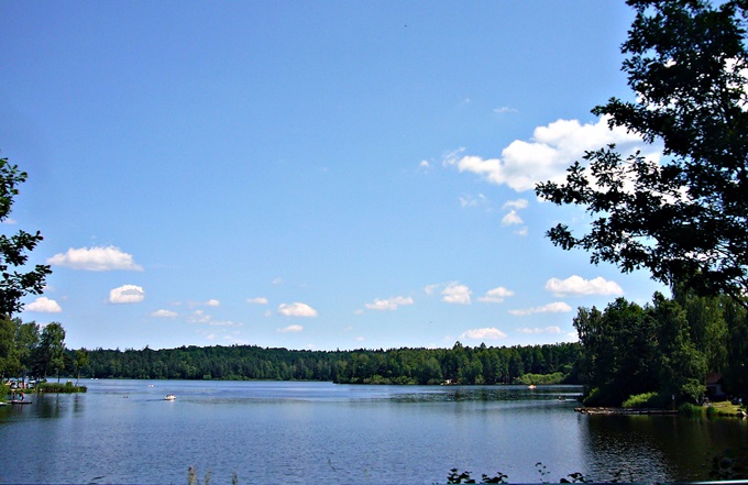 Die Seenlandschaft um Trobon 8