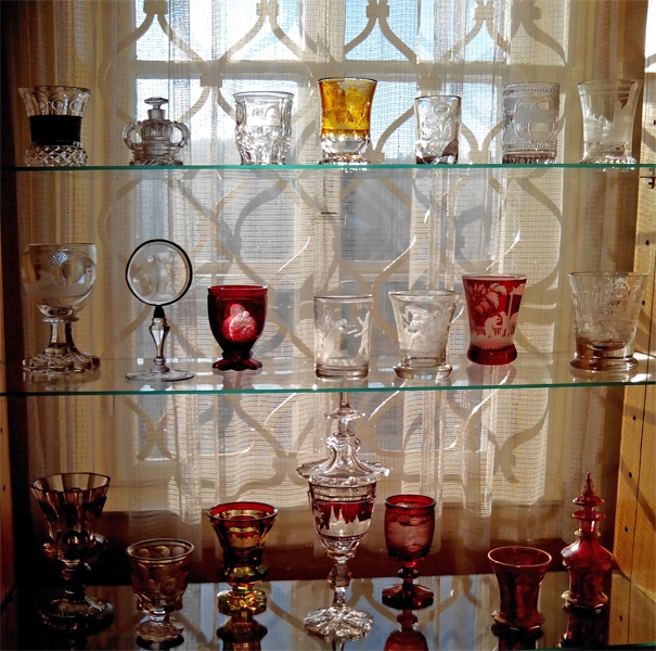Kamenicky_Senov_Glasschrank