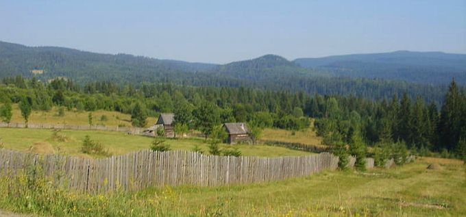 RO:Udvarhely>Häuschen am Wald1