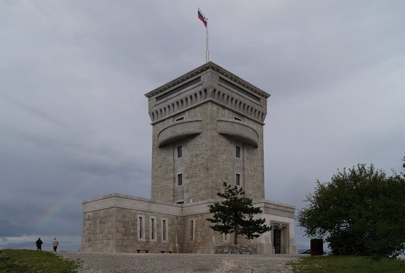 Cerje nahe Lokvica > Monument