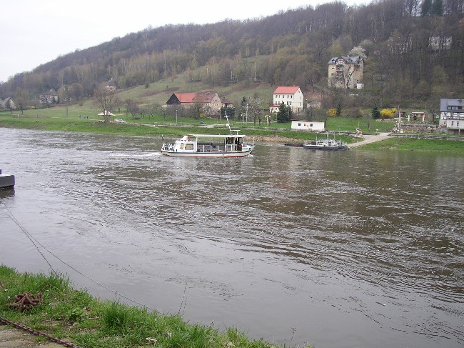 ELBSANDSTEINGEBIRGE > Elbfähre bei Königstein