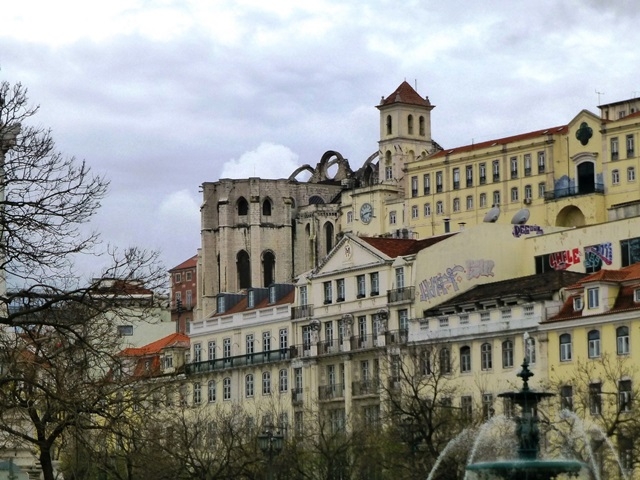 Llissabon > Blick zur "Kirche ohne Dach"