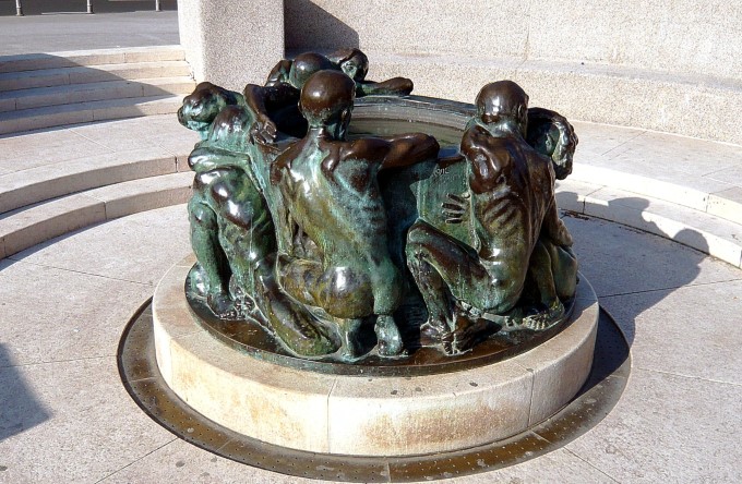 Zagreb_Denkmal_vor_dem_Nationaltheater_2.JPG