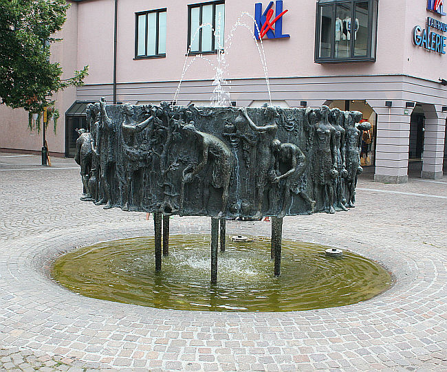 AALEN > Reichsstädter Brunnen vor dem Rathaus