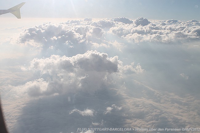 WOLKEN über den Pyrenäen > Flug STR-BCN