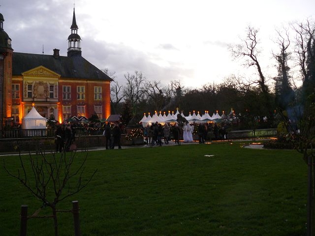 Schloss Gödens - Weihnachtsmarkt abendl. Stimmung