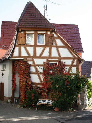 BÖNNIGHEIM > Schiefes Haus