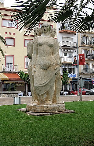 SITGES > Denkmal 3 Frauen an der Strandpromenade