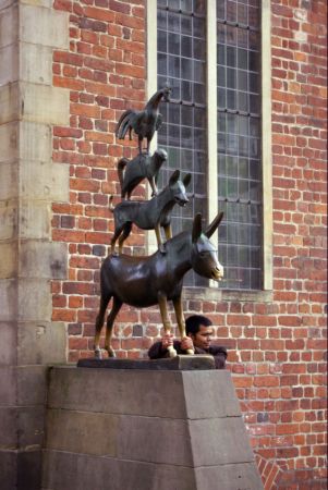 BREMEN > Bremer Stadtmusikanten (Esel-Hund-Katze-Hahn)