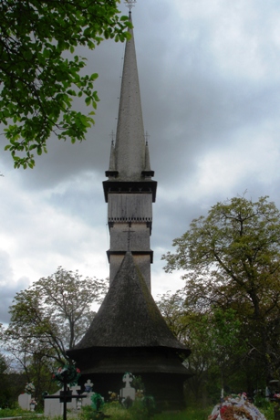 MARAMURES > Dăneşti (höchste Holzkirche)