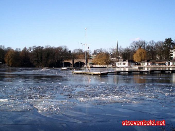 Erstes Eis auf der Hamburger Alster - Februar 2012 2