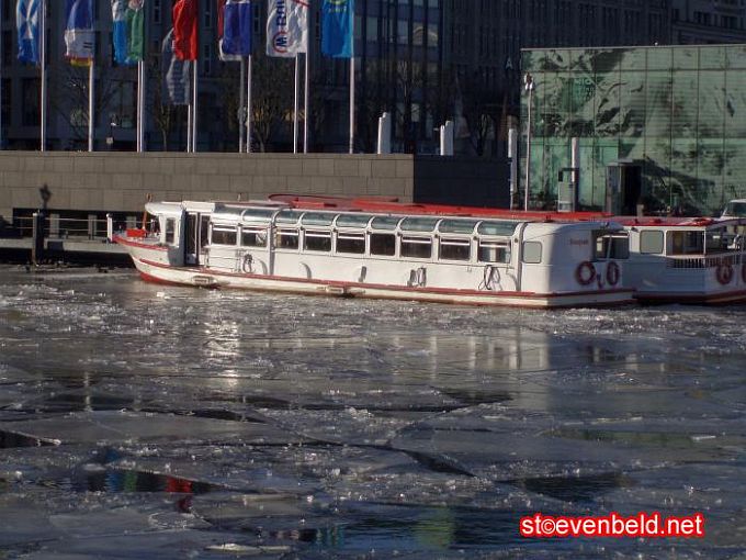 Erstes Eis auf der Hamburger Alster - Februar 2012 5