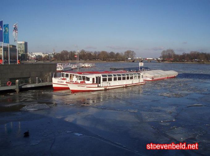 Erstes Eis auf der Hamburger Alster - Februar 2012 6