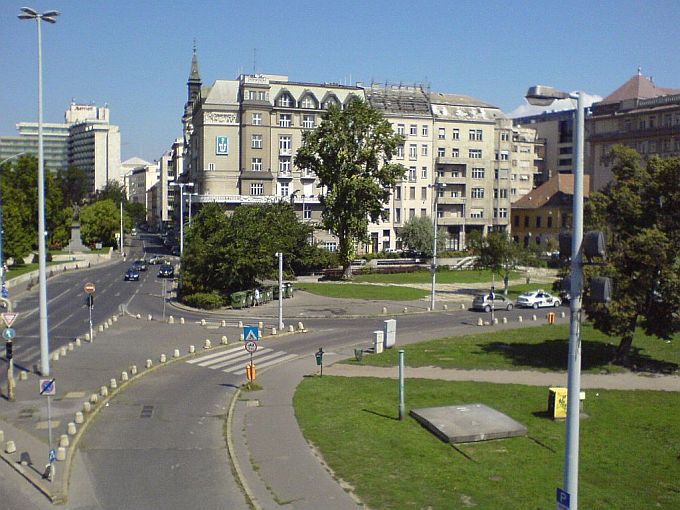 H:Budapest>Denkmalrundgang2>Platz des 15. März