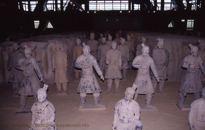 BERLIN-MITTE > Palast der Republik - Terracotta Ausstellung
