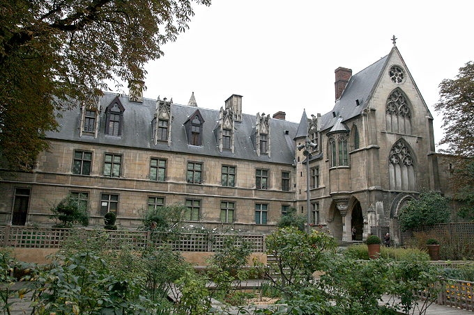 003 Cluny 680