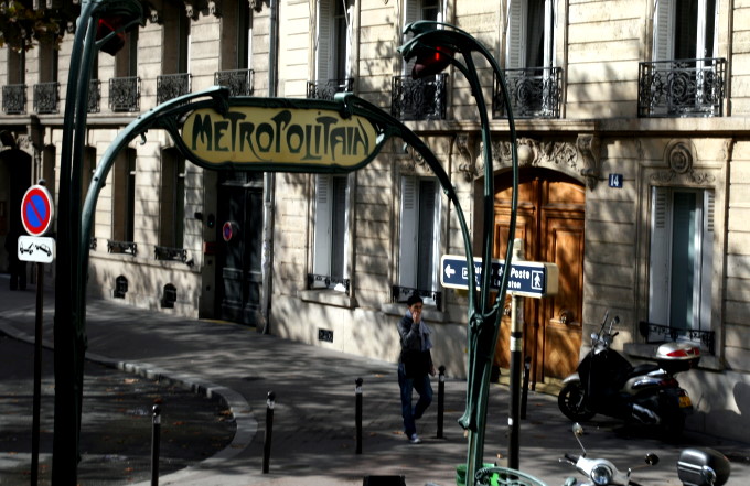 Paris Avenue des Champs Elysees 3