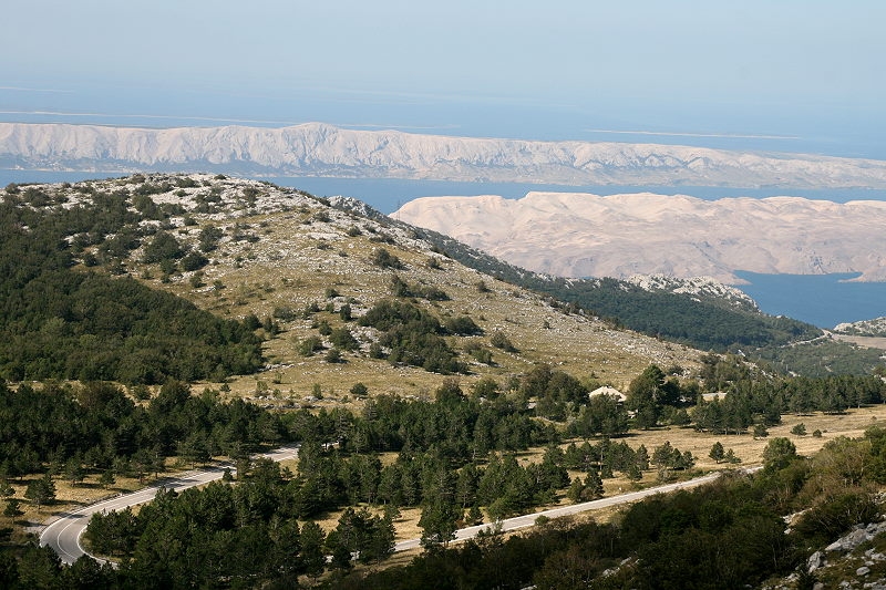 Pass Oštarijska Vrata > Blick auf Pag