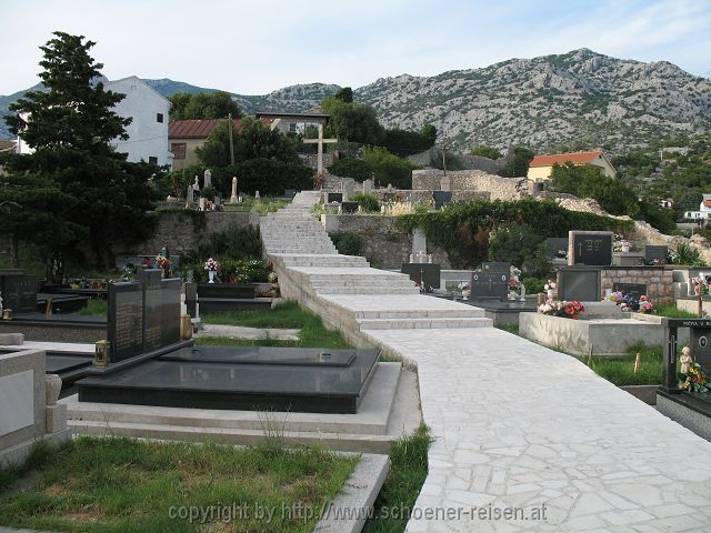 KARLOBAG > Die Stadt > Kirche St. Karl Boromeo > Friedhof