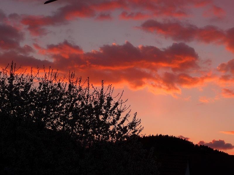 die die verschwundene Sonne färbt alles rot