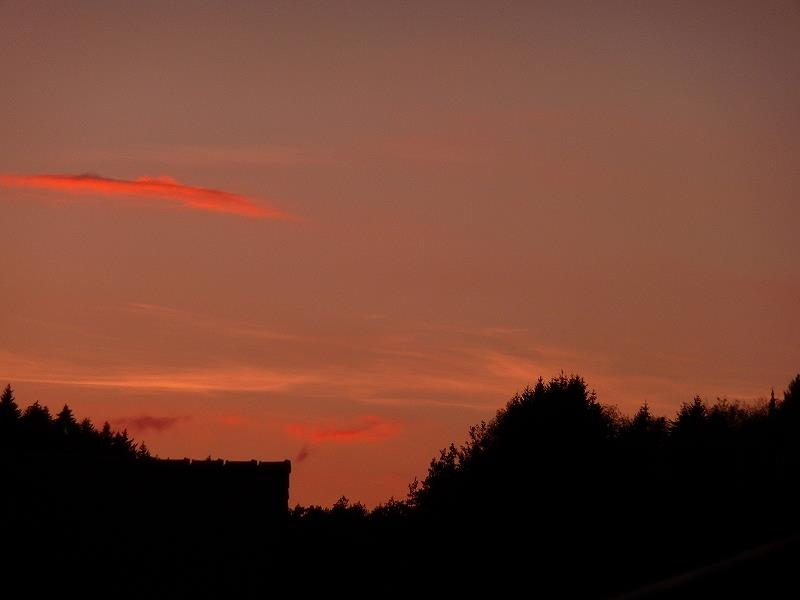 die die verschwundene Sonne färbt alles rot