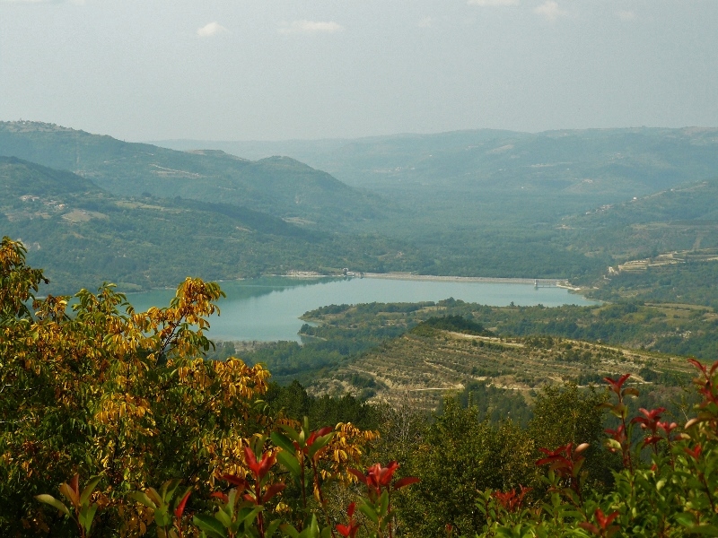 Blick auf den Butoniga-Stausee von Grimalda