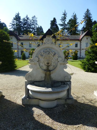 A:Wien>Lainzer Tiergarten>Hermesvilla>Innenhof>Brunnen im Pavillon