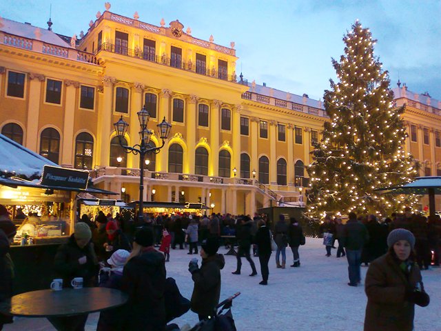 Schloss_Schoenbrunn > Adventmarkt